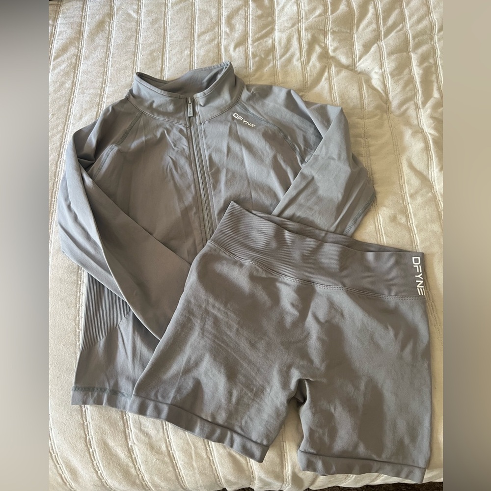 dfyne shorts and jacket set